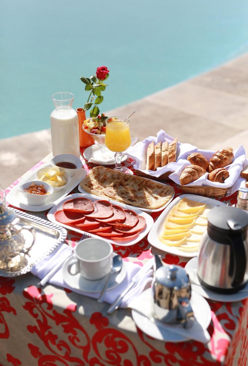 Готель Kenzi Club Agdal Medina Lahebichate Екстер'єр фото A typical breakfast