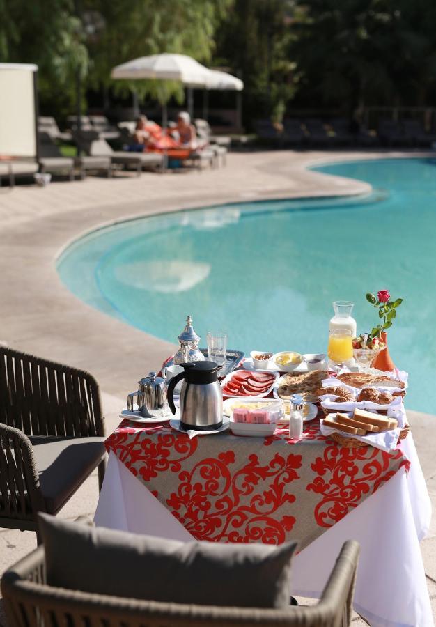 Готель Kenzi Club Agdal Medina Lahebichate Екстер'єр фото Breakfast at the pool
